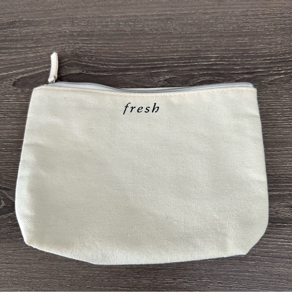Keep it Fresh Makeup Bag 100% Recycled Materials - Picture 2 of 3